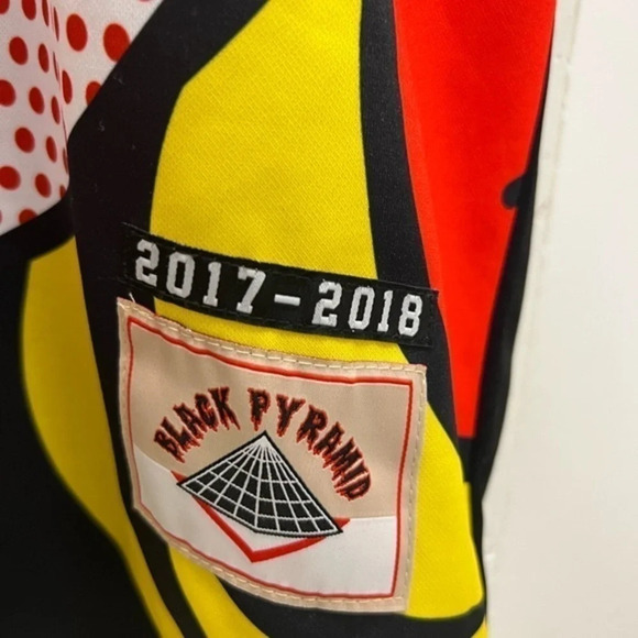 Black pyramid jersey t-shirt - Picture 5 of 5